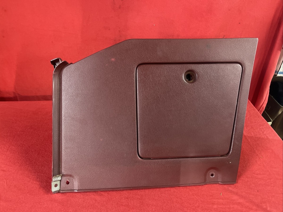 1984-1986 Nissan 300ZX Z31 2+0 Driver Left Rear Hatch Storage