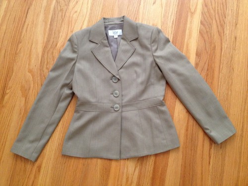 le suit skirt suit - size 2P - new! - Picture 2 of 9