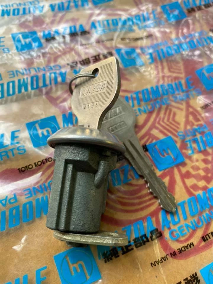 MAZDA 929 RX4 808 RX3 门锁钥匙 正品零件 NOS 日本 — 第 2/4 张图片