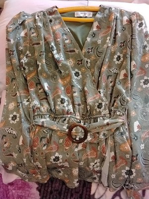 womens t shirts Medium .Stables  For Girls.Green Color.and Painted On Flowers 
