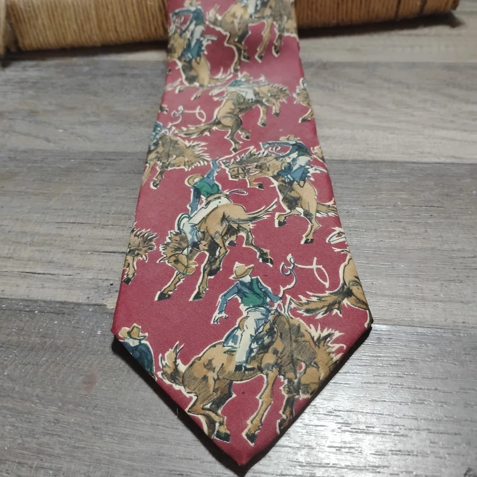 复古马术丝绸领带 Rodeo Western Ranch 牛仔在尘土飞扬的栗色中翻滚 — 第 4/4 张图片