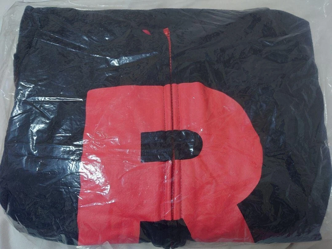 UNDERCOVER Felpa con cappuccio Pokémon Team Rocket SQUADRE SEGRETE R Pokémon Center esclusiva usata