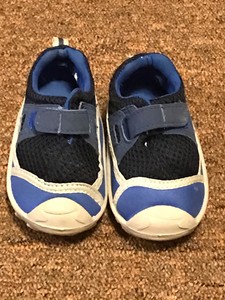 boys water shoes size 5