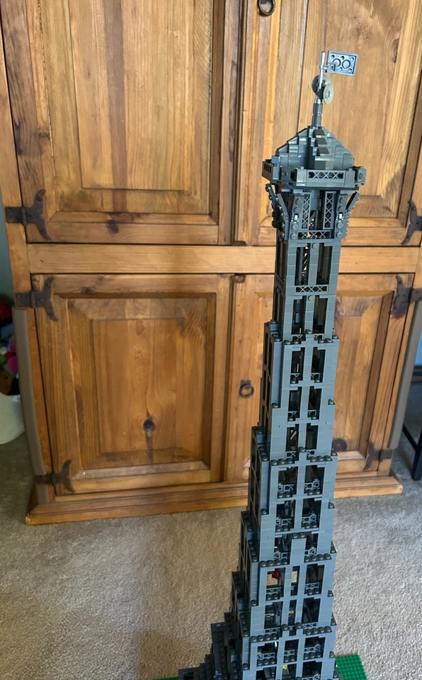 Lego Creator Expert #10181 Eiffel Tower Retired NEAR COMPLETE (missing 8 pieces) - Image 3 of 4