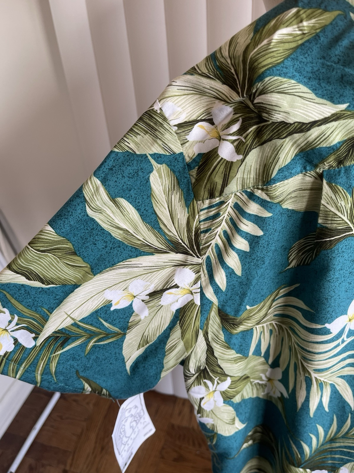 Paradise Found Men's Hawaiian Shirt Size Large