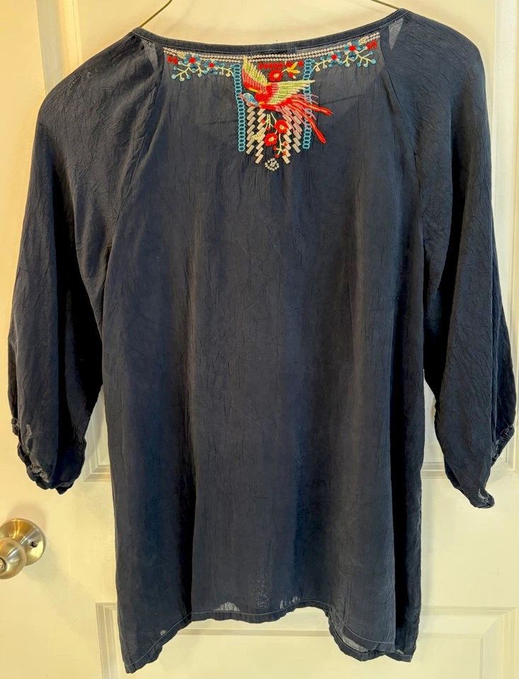 Johnny Was Olivia 刺绣海军蓝多彩鸟女式波西米亚上衣,尺寸 L — 第 2/4 张图片