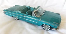 Sun Star 1963 Ford Galaxie 500 Metal Die Cast 1:18 Scale