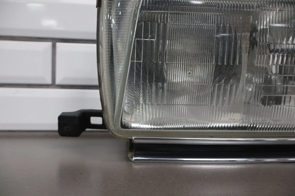 Lámpara de luz izquierda del conductor Lexus LX450 1996-1998 Foto 4 de 4