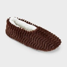Women's Wavy Textured Faux Fur Cozy Pull-On Slipper Socks with Grippers - Auden  