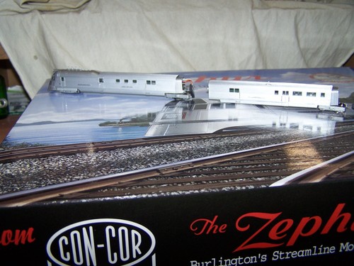 Con-Cor #001-8731 N-Scale Pioneer Zephyr CB&Q(DC) - Picture 5 of 24