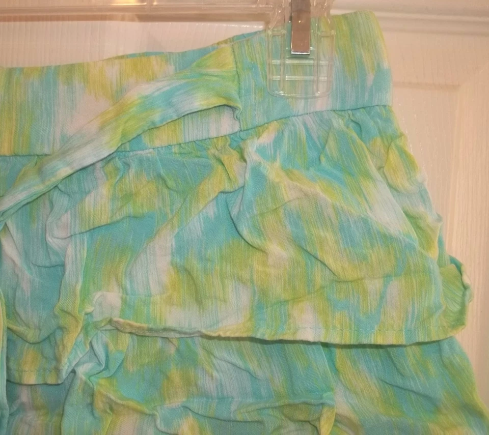 SKORT FEMININO DISNEY ASSINADO EM D~tamanho XL~saia NOVA~verde azul AQUA~camadas - Imagem 2 de 4