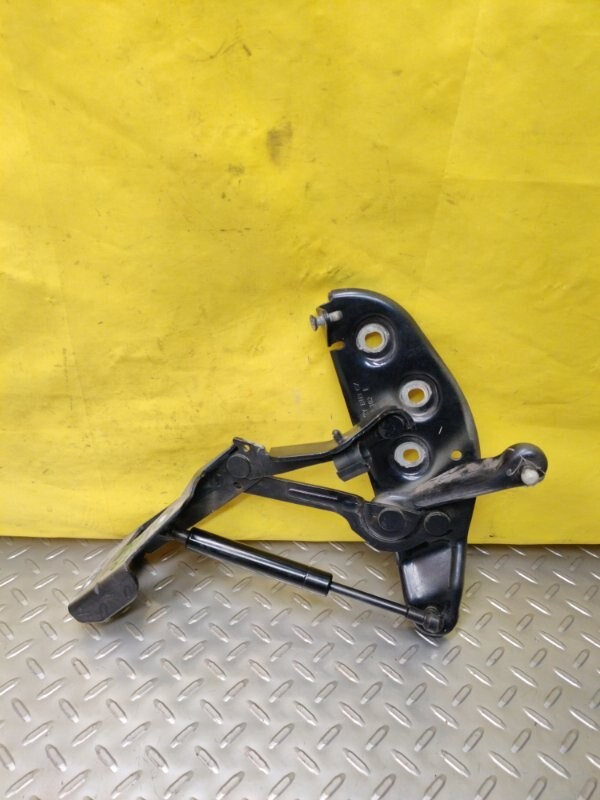 05 06 07 Bentley Continental Flying Spur Front RH Passenger Side Hood Hinge OEM