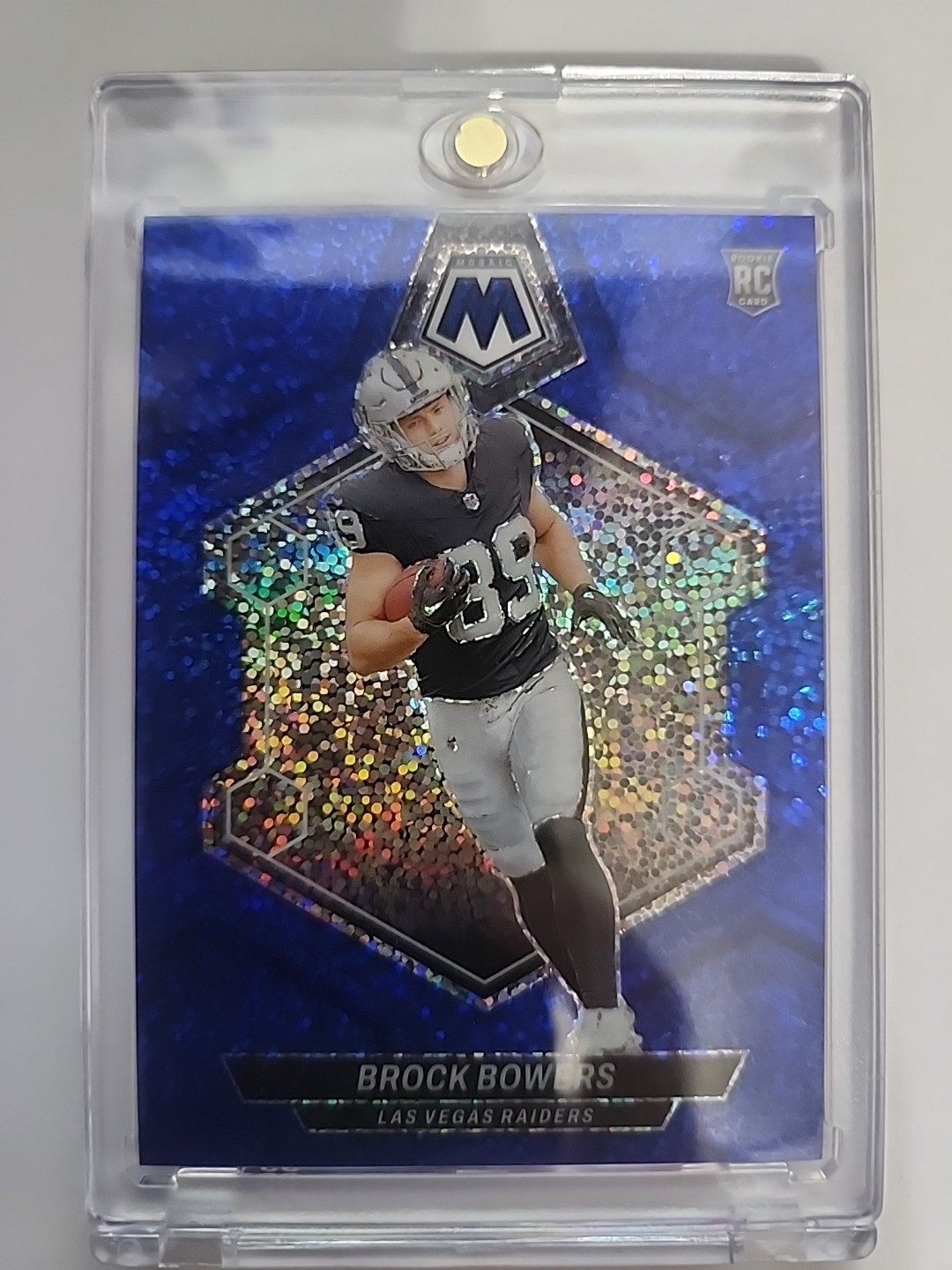 2024 Panini Mosaic Rookies Brock Bowers #313 Blue Sparkle Prizm /96 (RC)