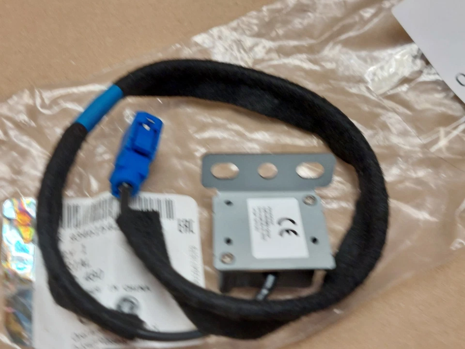 Renault Trafic Mk3 Vivaro B 14-19 GPS Antenna Aerial 93461542 259756194R Genuine - image 4 of 4