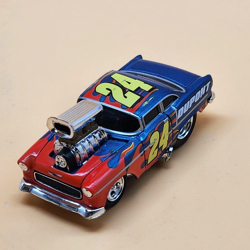 Veículo Hot Wheels 55 Chevy Bel Air Gasser Dupont 24 chamas motor soprado fundido - Imagem 4 de 4