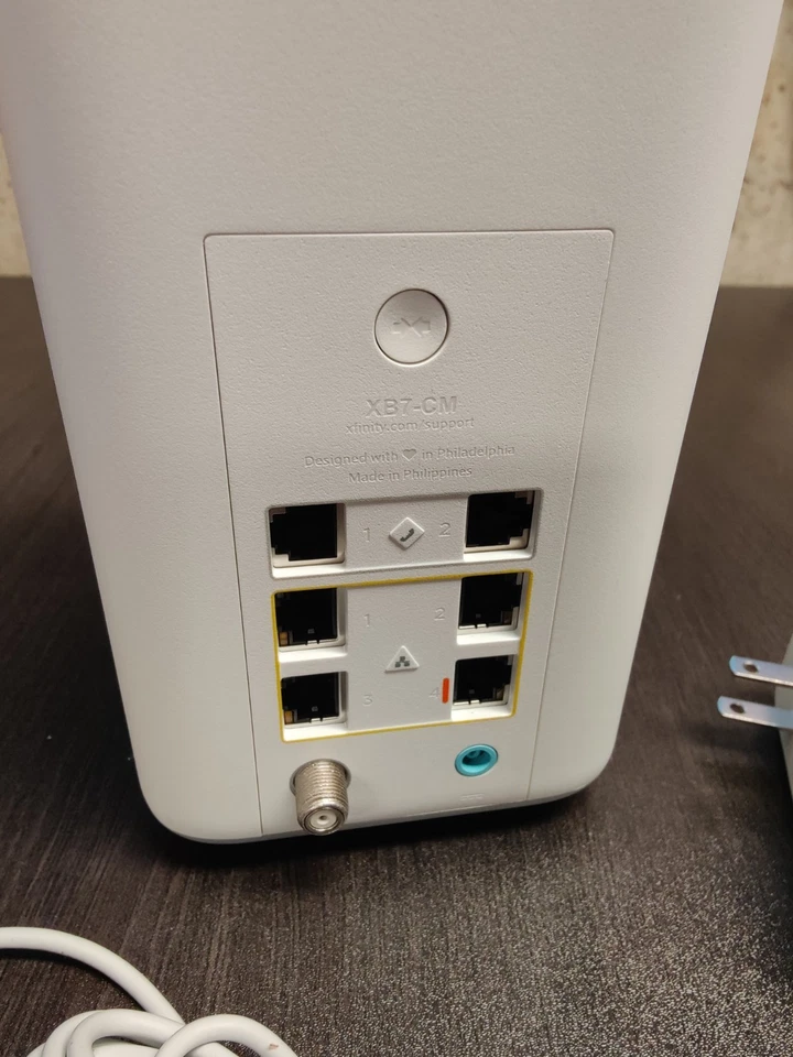 Comcast Xfinity XB7-CM GIGABIT Modem WiFi Router with Power Cord Works Great - Image 2 of 4