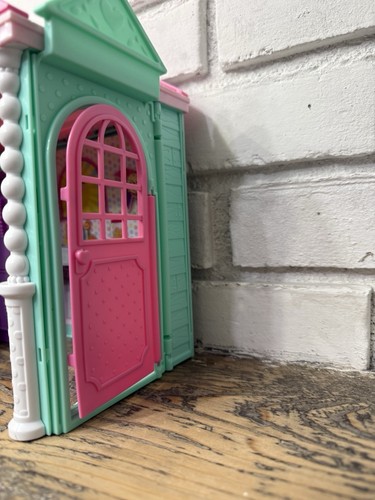 Chelsea Clubhouse Barbie - Picture 5 of 9