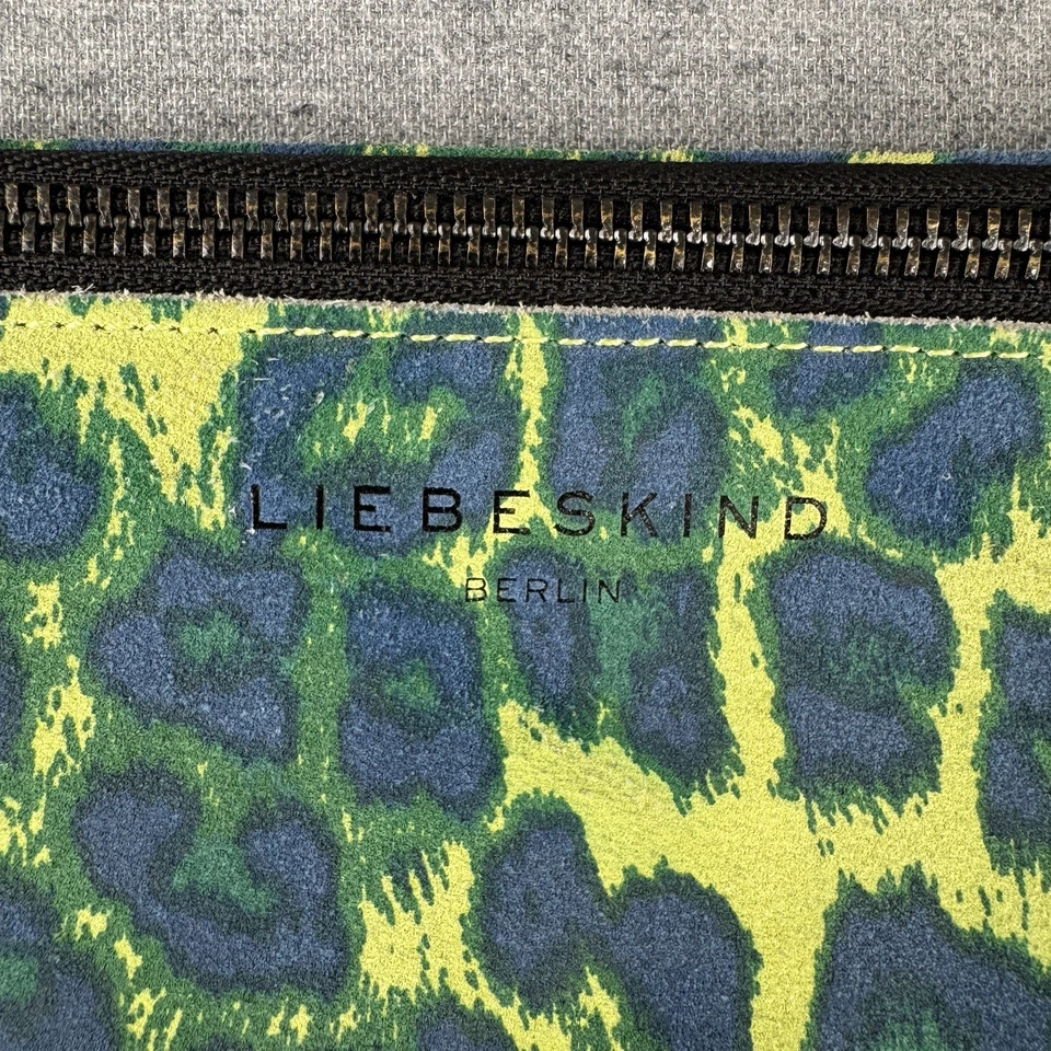 Bolso sin asas Liebskind Berlin pequeño verde estampado animal gamuza cuero festival defecto Foto 3 de 4