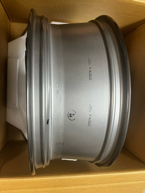 New/Unused Ferrari California T Front Wheel PN303333