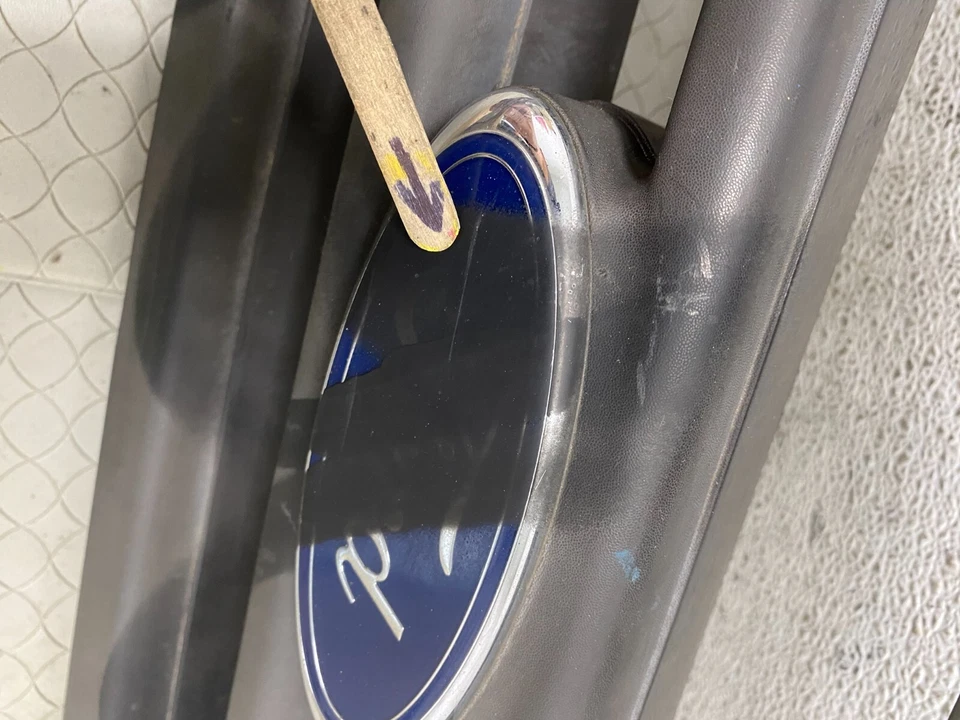 Parrilla delantera Ford Econoline E150 E250 E350 2003 a 2007 A1463 DG1 fabricante original Foto 4 de 4