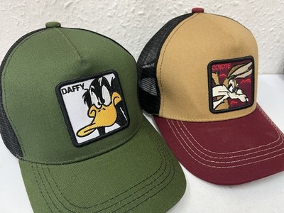 UNIVERSAL STUDIOS BASEBALL KAPPEN x 2 DAFFY DUCK AND WILEE COYOTE