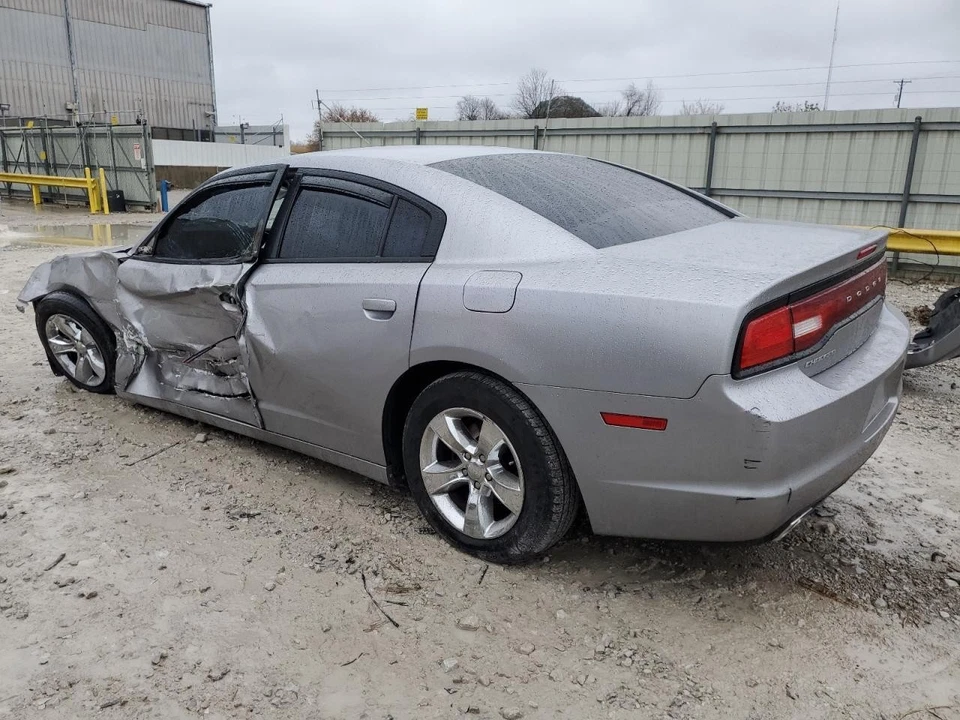 Used Right Tail Light Assembly fits: 2013 Dodge Charger quarter panel mounted Ri - Image 2 of 4