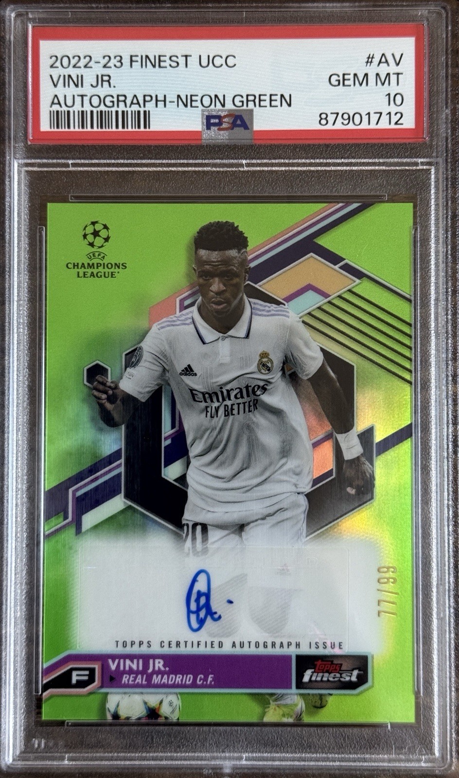 2022-23 TOPPS FINEST UEFA CLUB AUTO VINI JR. NEON GREEN REFRACTOR /99 PSA 10