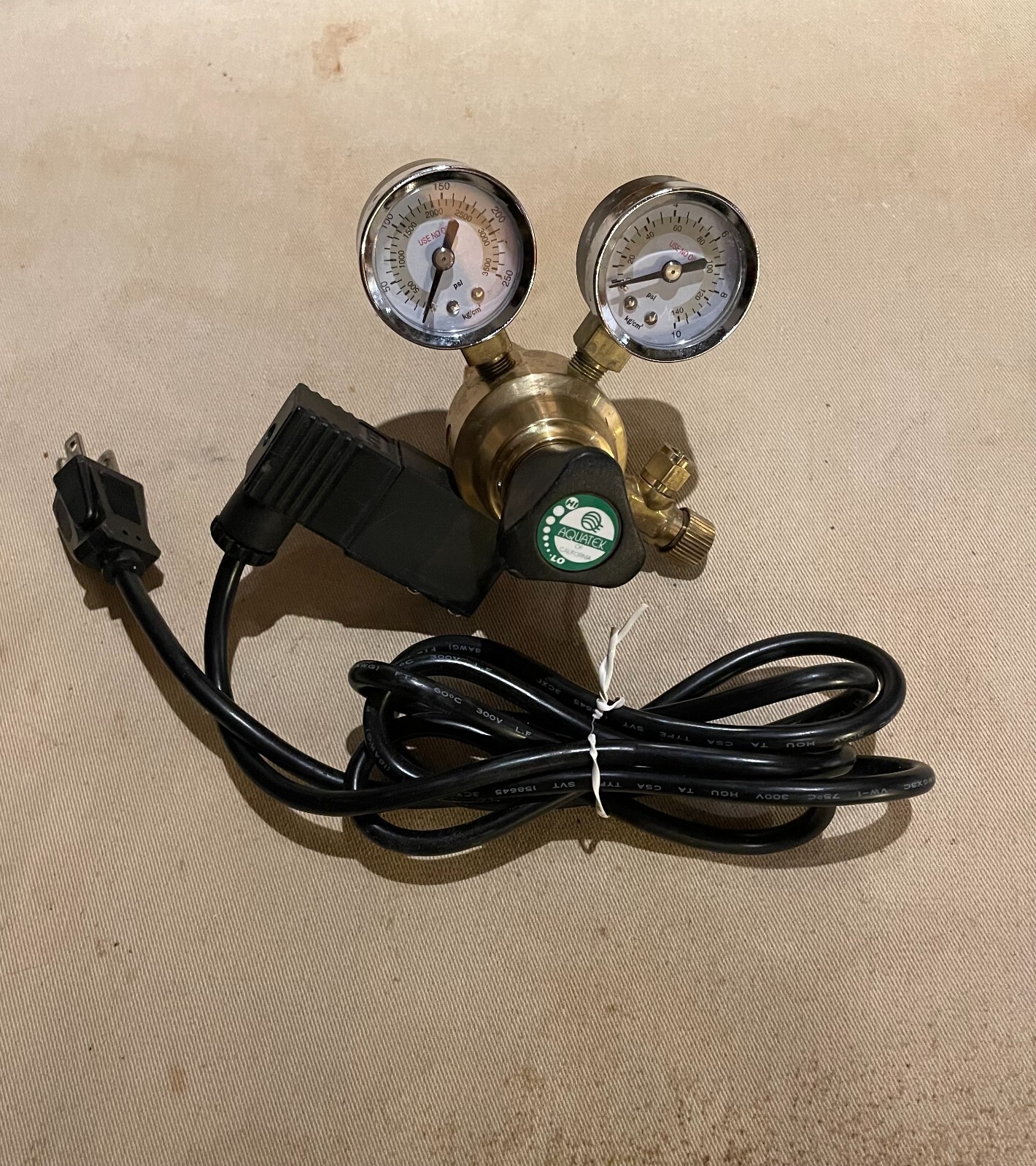 Premium AQUATEK Aquarium CO2 Regulator with Integrated COOL TOUCH