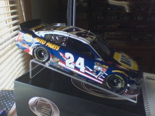 Chase Elliott 1/24 2016 #24 Napa Auto Parts Stars and Stripes RCCA Elite Foto 4 de 4