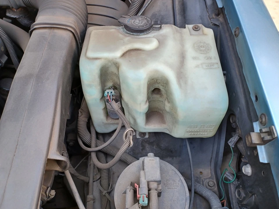 91 92 93 Chevy Caprice Buick Roadmaster Parabrisas Limpiaparabrisas Lavadora Depósito Tanque Foto 2 de 3