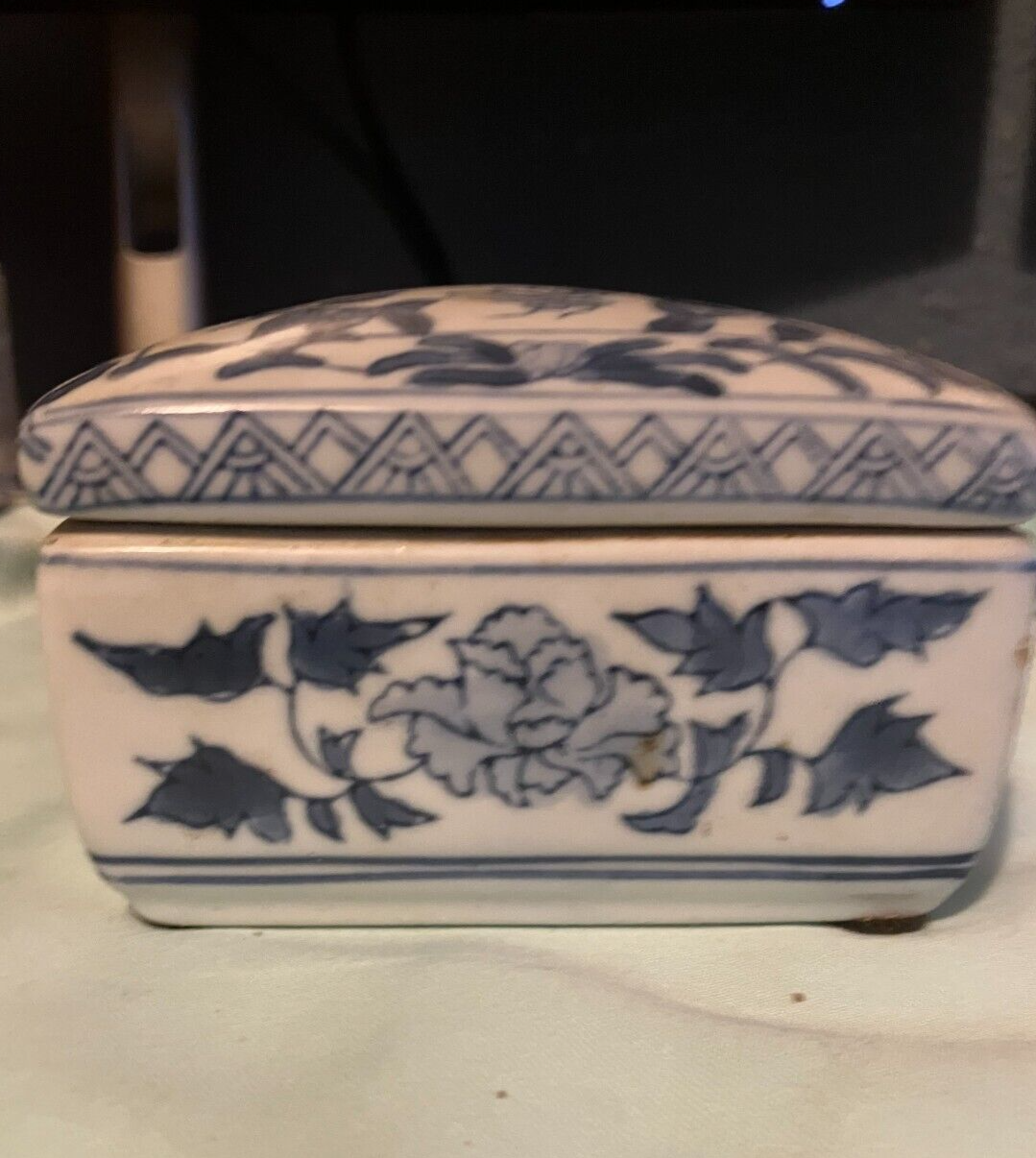 Vintage Chinese Blue and White Porcelain Trinket Box with Lid