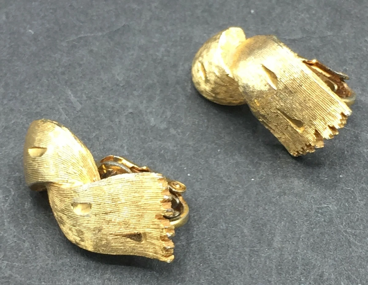 Small gold clip on earrings deals