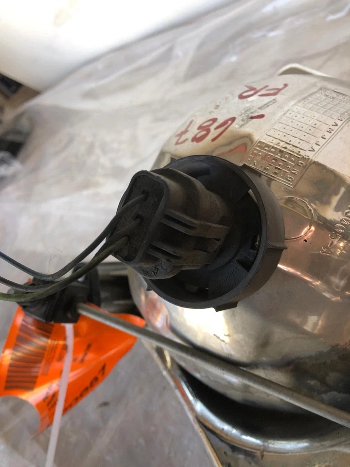 Faro delantero Ford Explorer Sport 2001 lado derecho del pasajero Foto 4 de 4