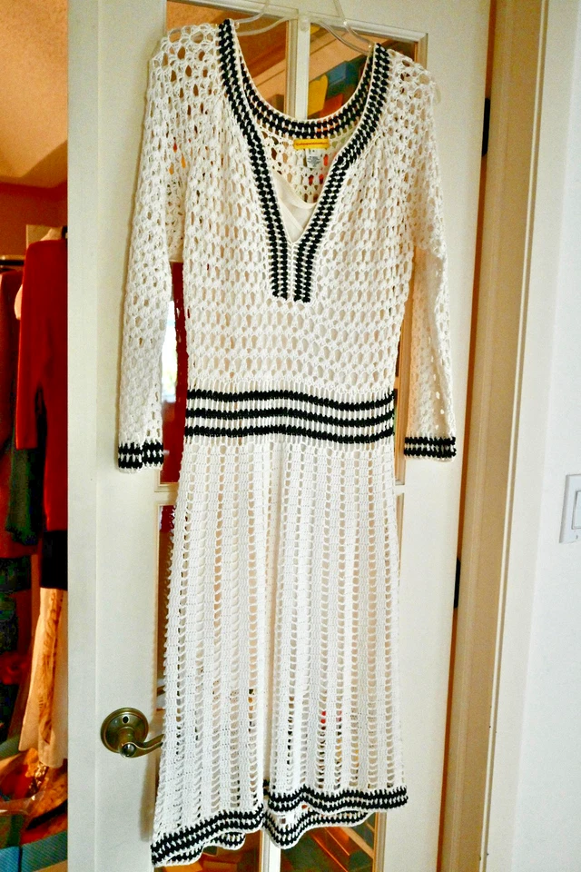 Vestido CATHERiNE MALANDRINO Couture Crochet Peekaboo Forrado Tejido Talla 8 Blanco Azul Marino Foto 2 de 4