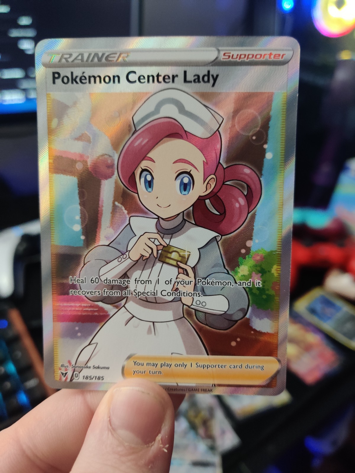 Pokemon Center Lady (Full Art) 185/185 Swsh04: Vivid Voltage Holo