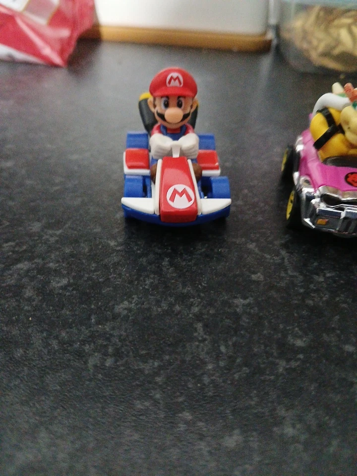 Paquete de 5 Hot Wheels Die Cast Mario Kart Luigi BOWSER BANDWAGON FLAME FLYER NAVIDAD Foto 2 de 4