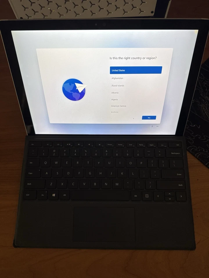 Microsoft Surface Pro 4 12.3 inch (256GB, Core i5 6th Gen., 2.20 GHz, 8GB) - Image 2 of 4