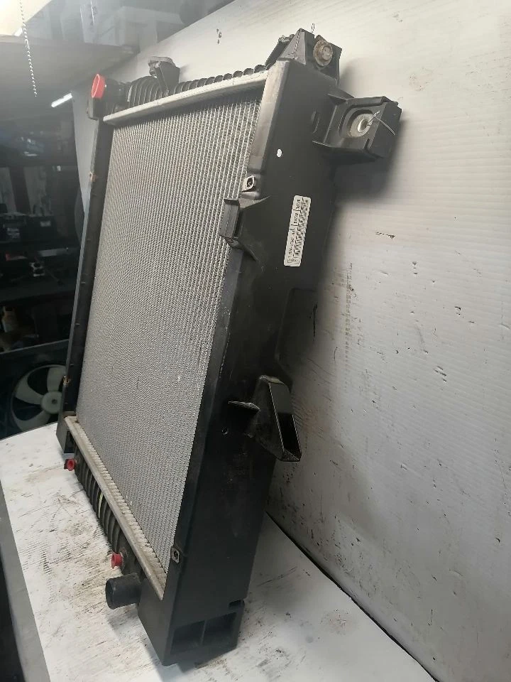 Radiator Fits 06-10 MOUNTAINEER 1582775 - Image 2 of 4