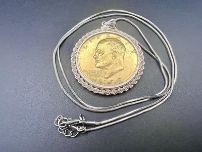 1972 Gold US Ike 1 $ Münze in Sterling Silber Einfassung 28'' Kettenmarkierung unlesbar