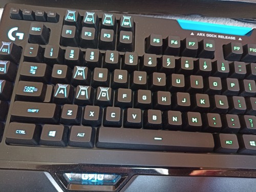 Logitech G910 Orion Spectrum RGB Mechanical Gaming Keyboard - Black please read - Photo 8/14