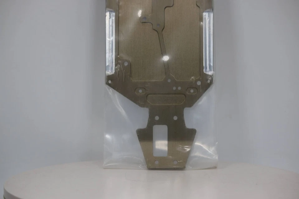 Team Losi TLR 8T 8ight-T Truggy TFT Tuned Flex Technology Chassis LOSA4403 - Image 3 of 4