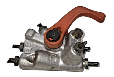 90-93 Mercedes 300 Brake line SERVICE VALVE - 1243500857 - 4 Matic 3.0L -