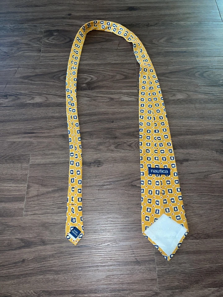 Corbata Nautica Para Hombre Talla Única Amarilla Seda Cuadrados Geométricos Impresa a Mano Italia EE. UU. Foto 2 de 4