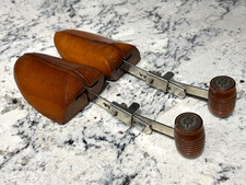 FLORSHEIM Vintage 50s Shoe No.4 Wooden Adjustable Shoe Stretchers Trees Set of 2