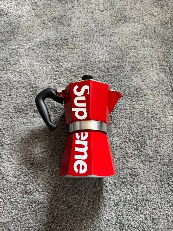 Supreme Bialetti Moka Express Macchina da Espresso per 6 Tazzine NUOVA - Image 2 of 4