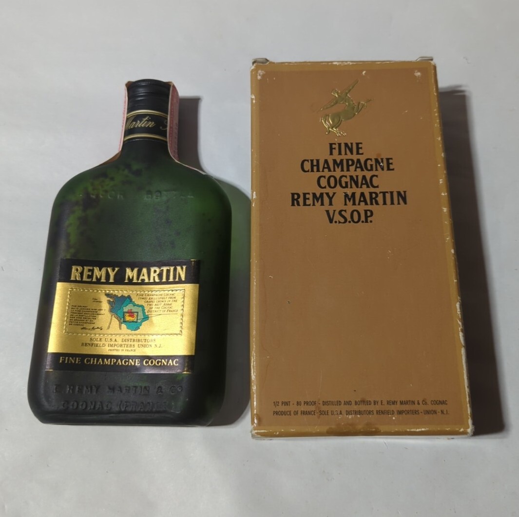 VINTAGE REMY MARTIN FINE CHAMPAGNE COGNAC VSOP EMPTY BOTTLE VINTAGE REMY MARTIN FINE CHAMPAGNE COGNAC VSOP EMPTY BOTTLE