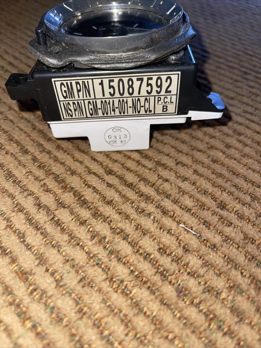 ✓ 2003 - 2006 Cadillac Escalade Center Console Upper Bezel