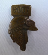 1953 Indianapolis 500 Bronze Pit Badge Broken Clasp #6007 Vukovich Howard Keck