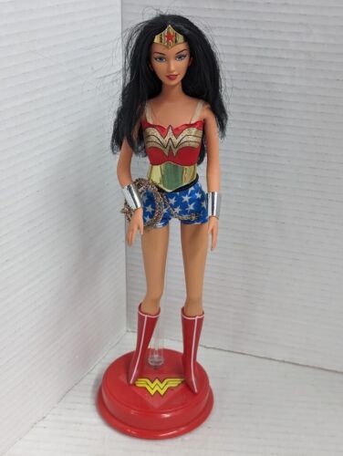 Poupée Barbie vintage Wonder Woman B5836 Mattel 2003 DC Comics