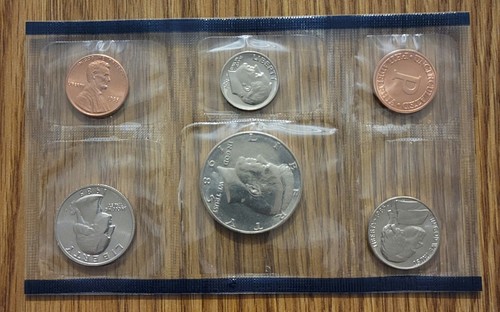 1985 US Mint Uncirculated Sets D/P Mint Marks - In Original Envelope w/Spec Card - Picture 2 of 3